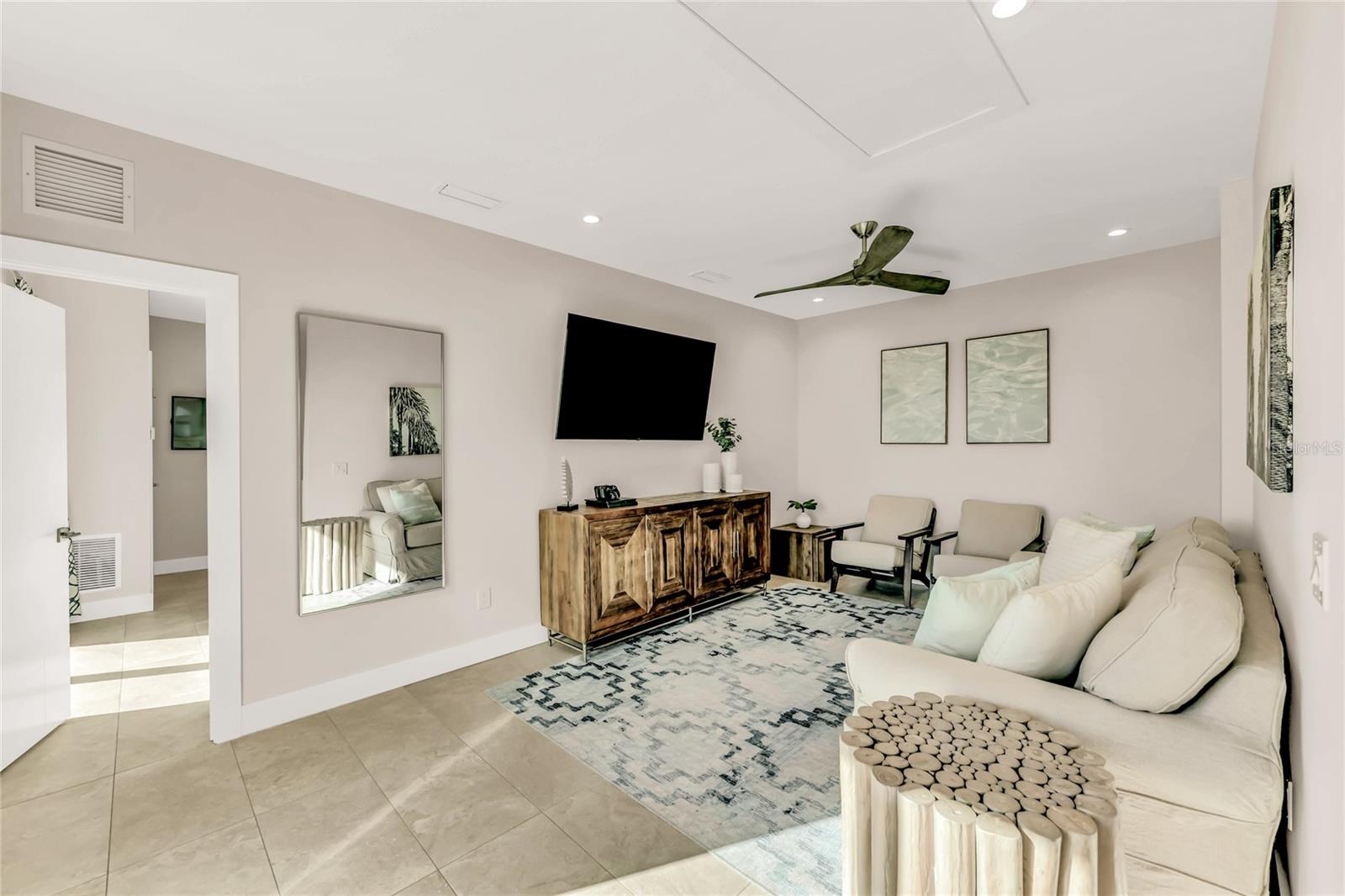 Image 52 of 69 For 329 Beach Road B