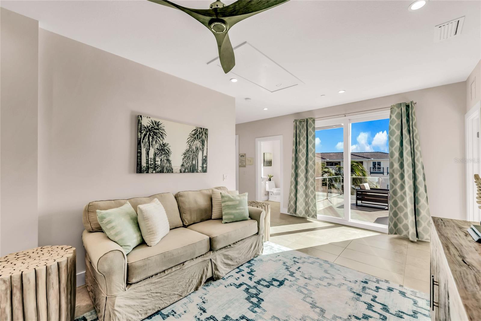 Image 54 of 69 For 329 Beach Road B