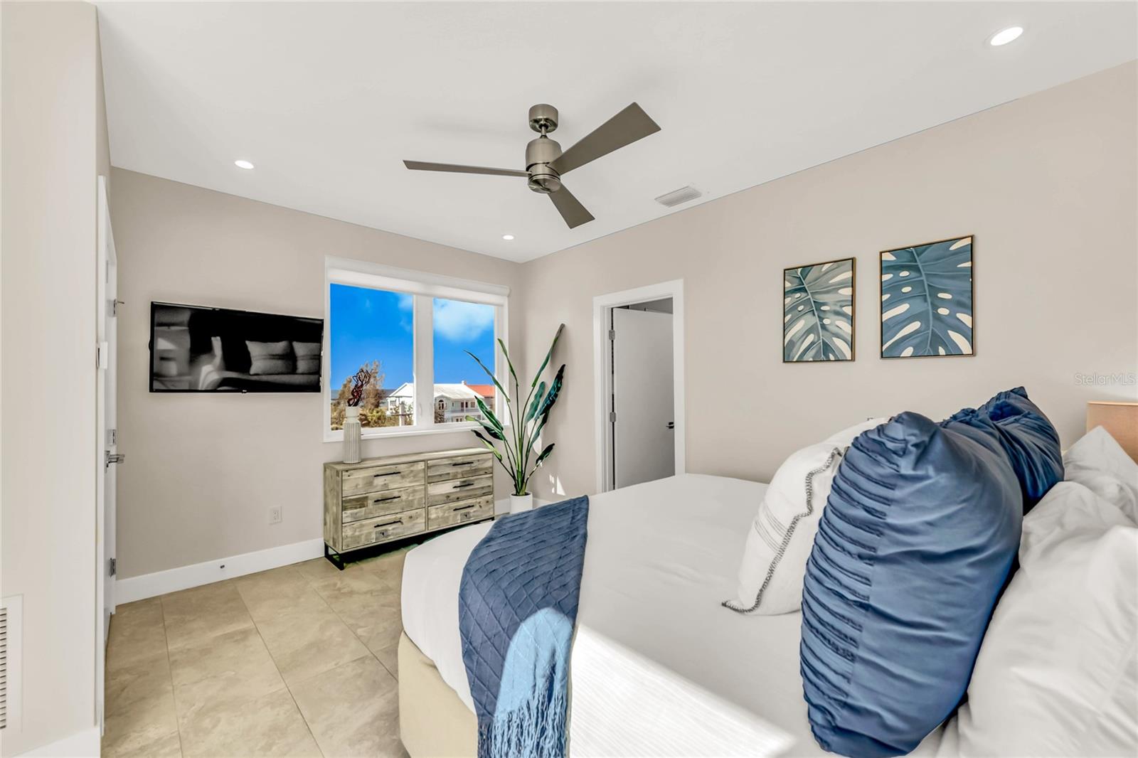 Image 57 of 69 For 329 Beach Road B