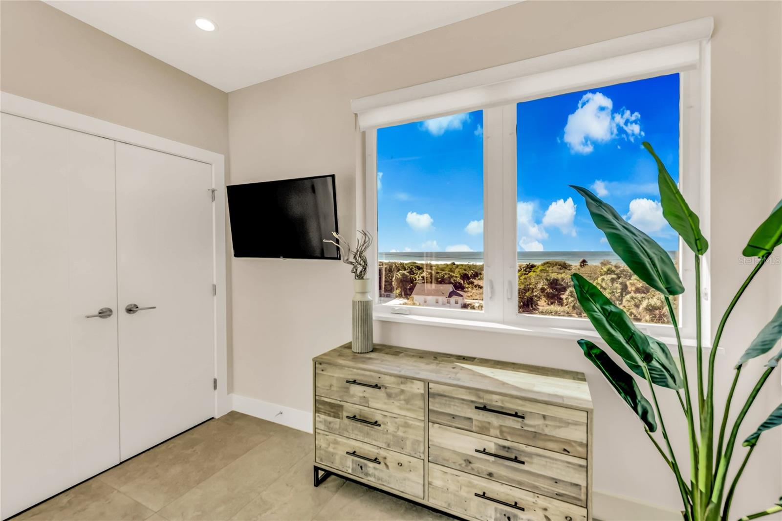 Image 59 of 69 For 329 Beach Road B