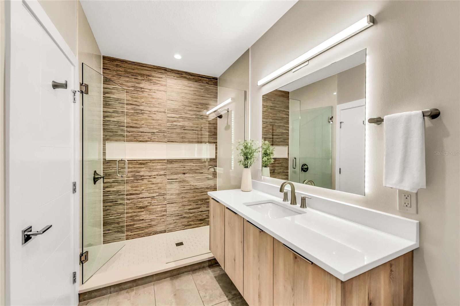 Image 61 of 69 For 329 Beach Road B