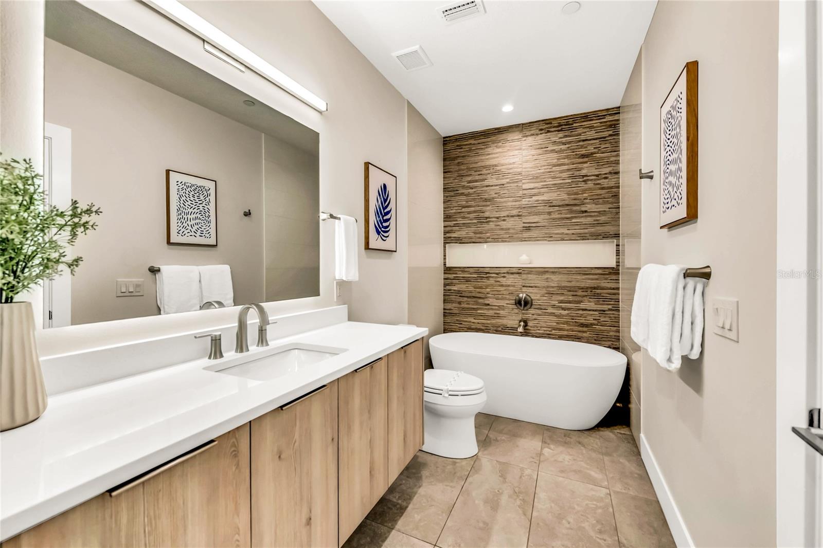 Image 62 of 69 For 329 Beach Road B