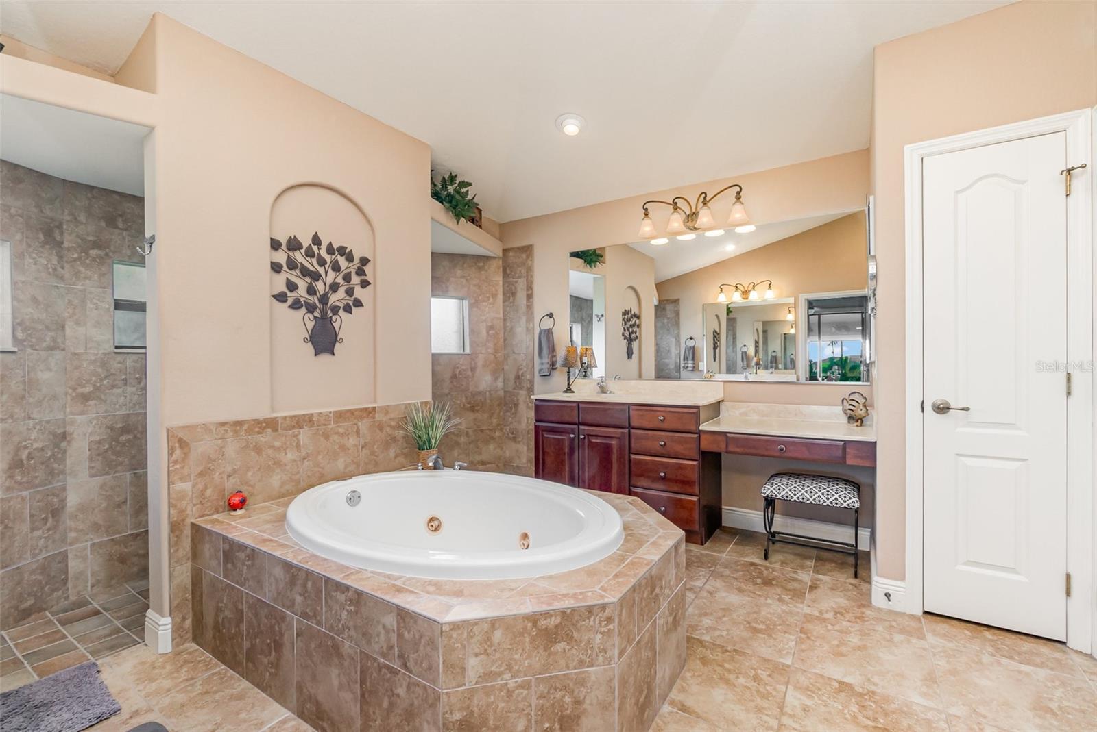 Image 16 of 33 For 2239 Old Burnt Store Road N