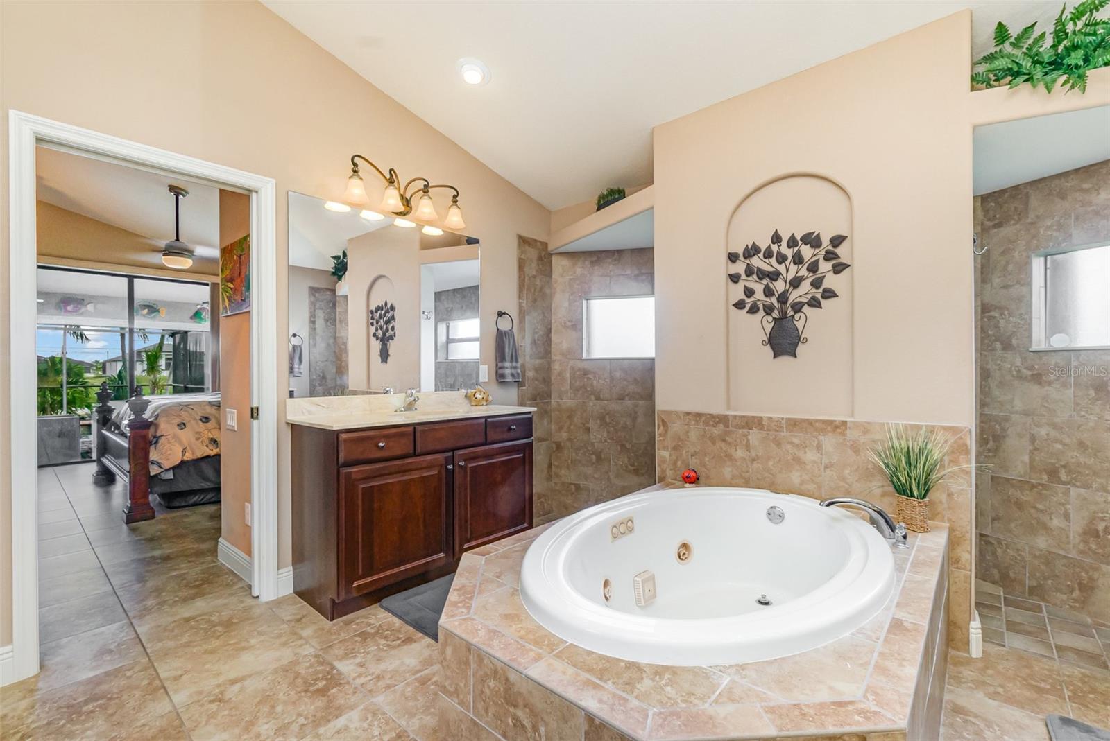 Image 17 of 33 For 2239 Old Burnt Store Road N