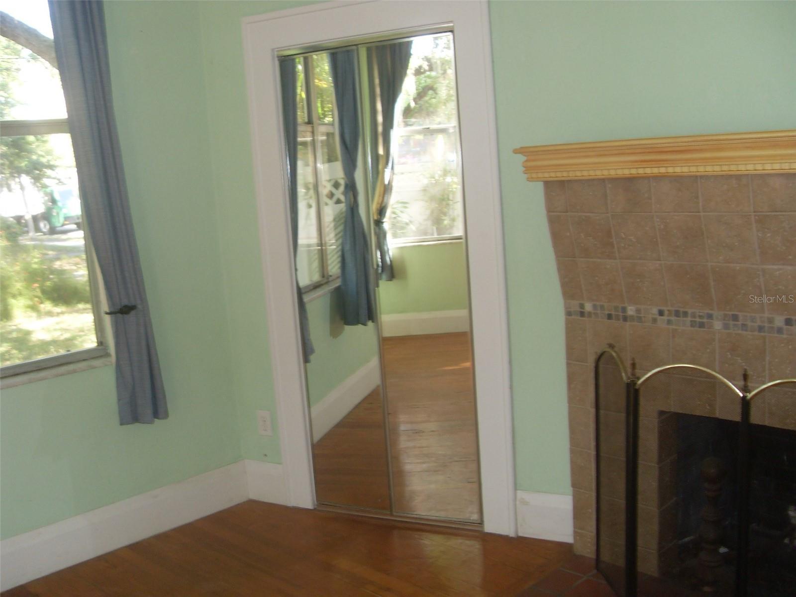 Image 14 of 25 For 1706 4th Avenue E