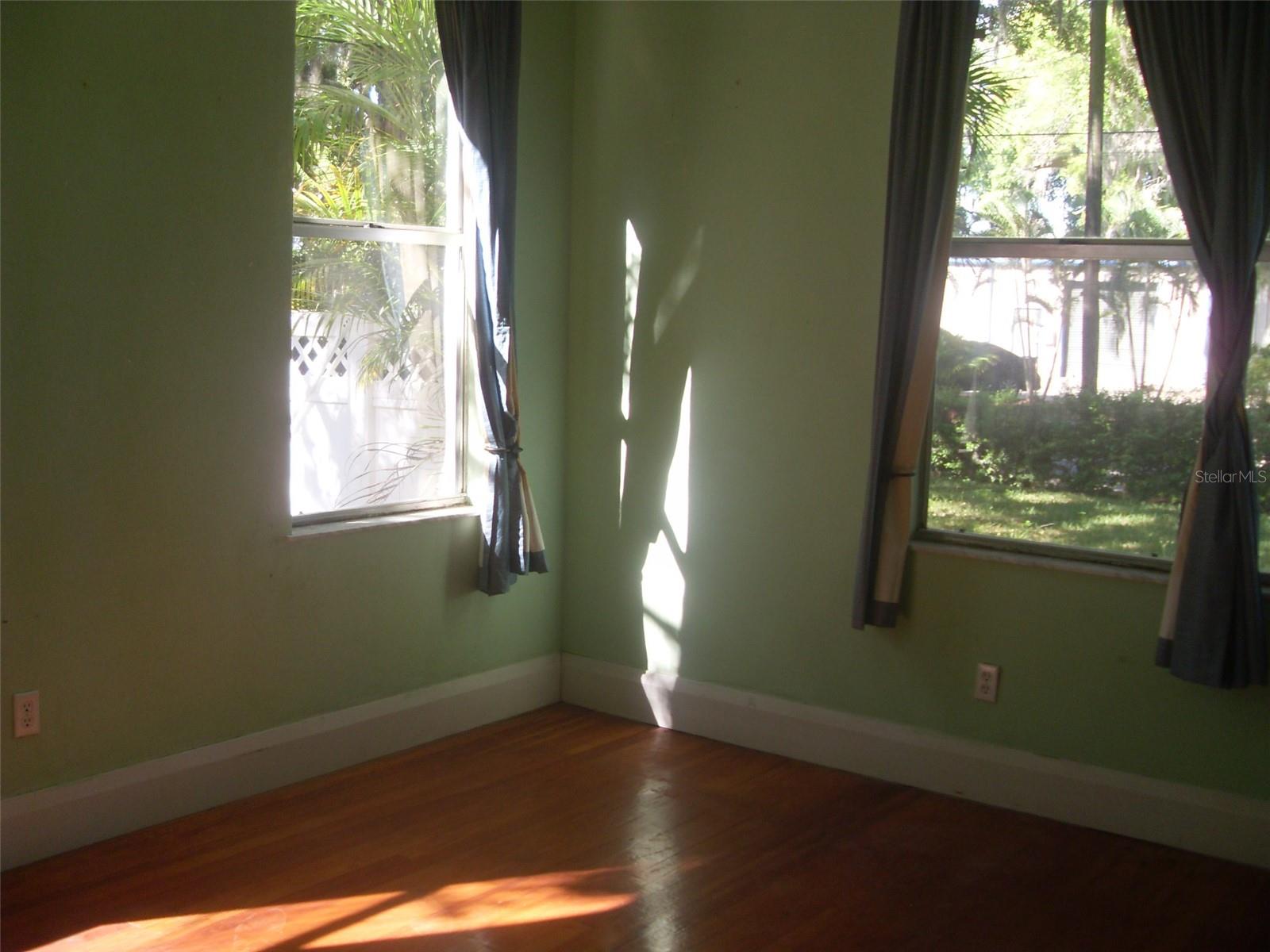 Image 15 of 25 For 1706 4th Avenue E