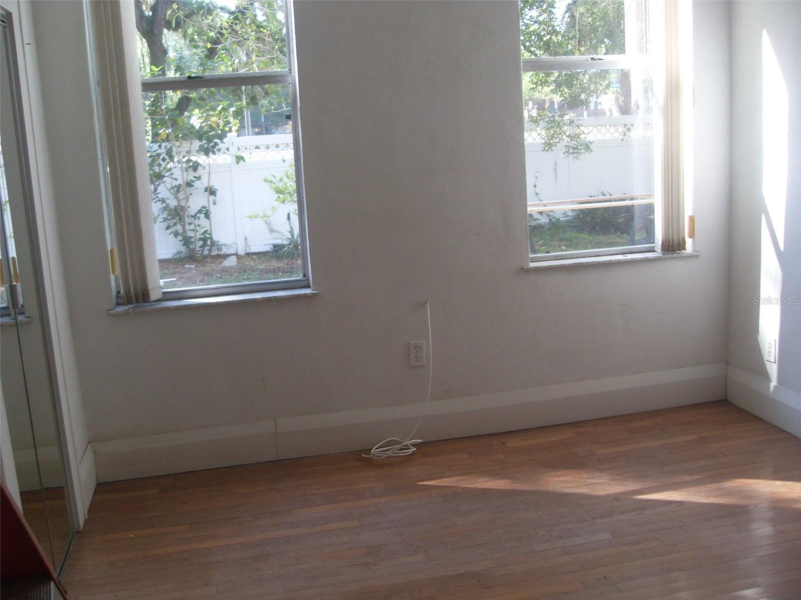 Image 21 of 25 For 1706 4th Avenue E