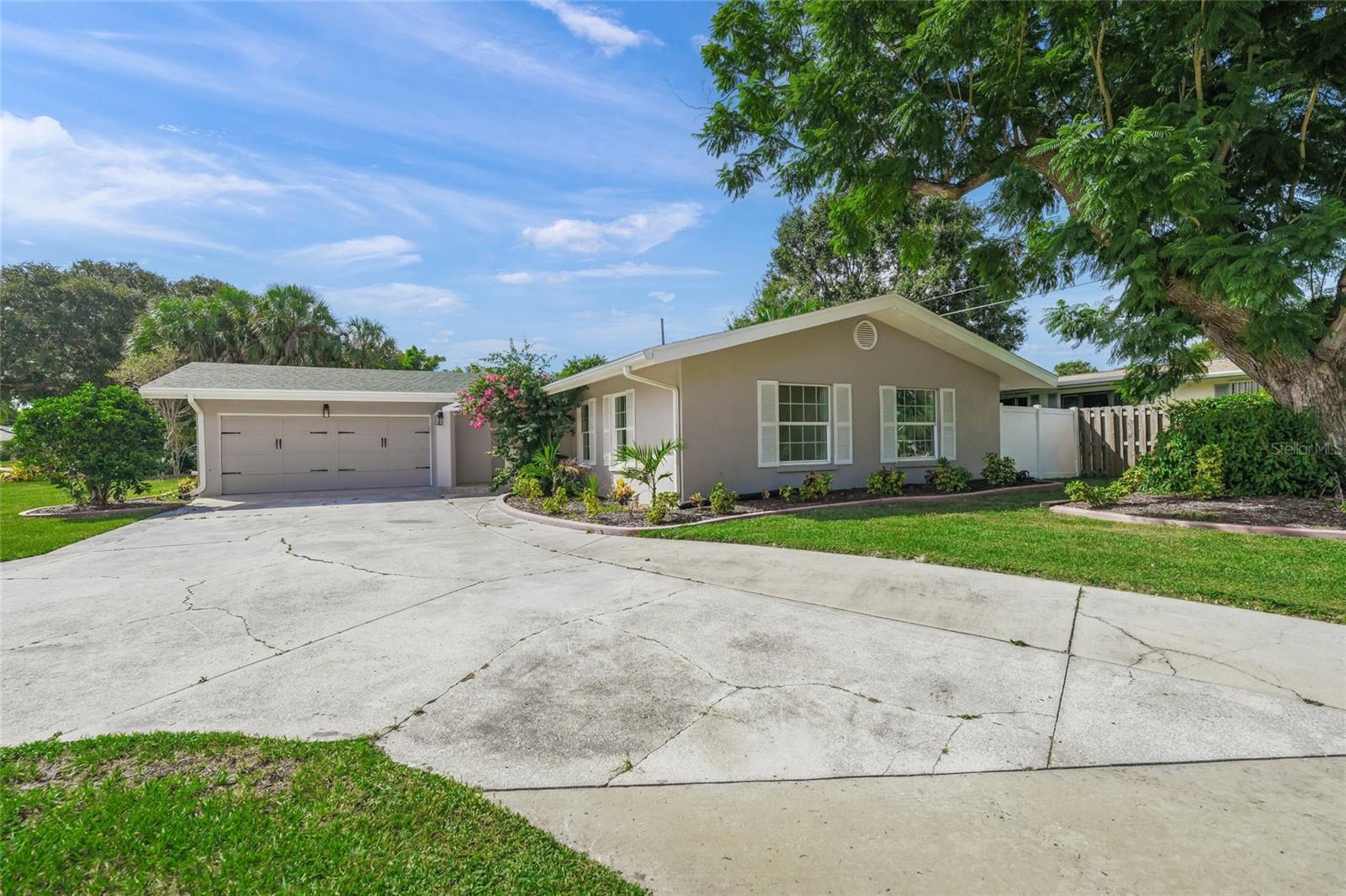 Image 33 of 36 For 2949 Bougainvillea Street