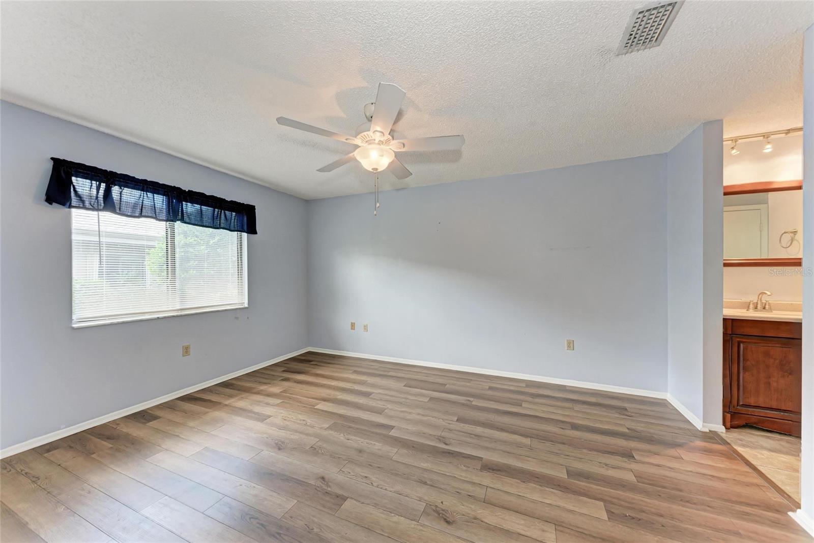 Image 19 of 31 For 2708 60th Avenue Plaza S