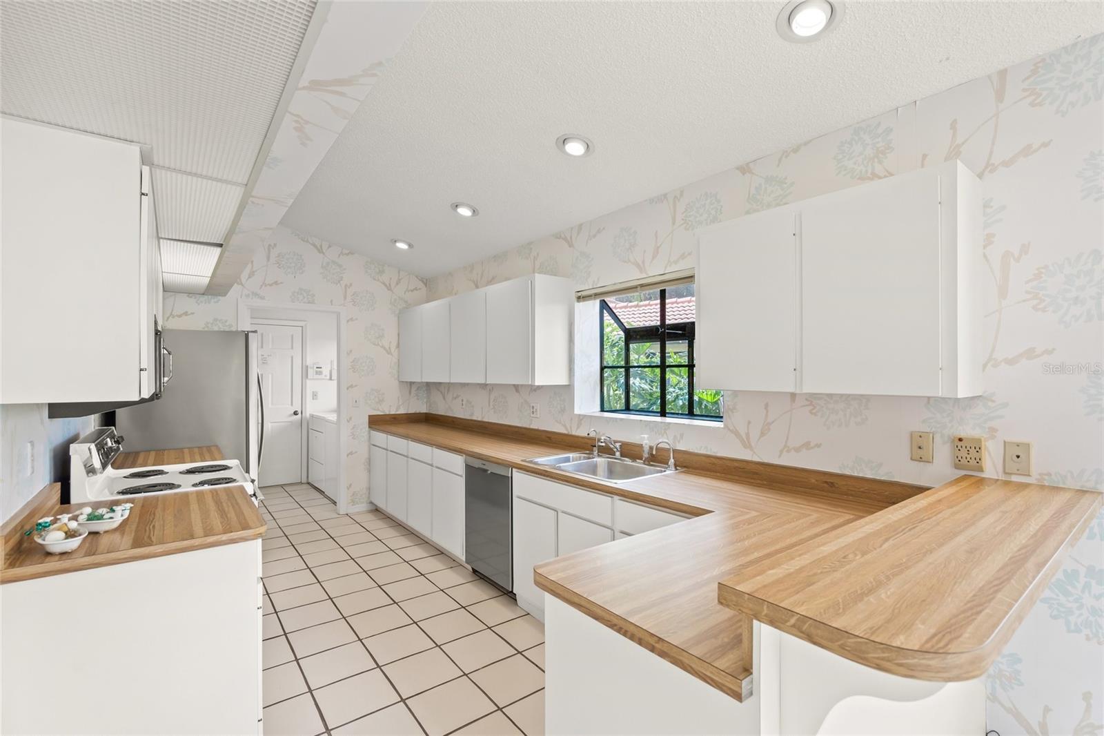 Image 10 of 43 For 7475 Oak Moss Drive 20