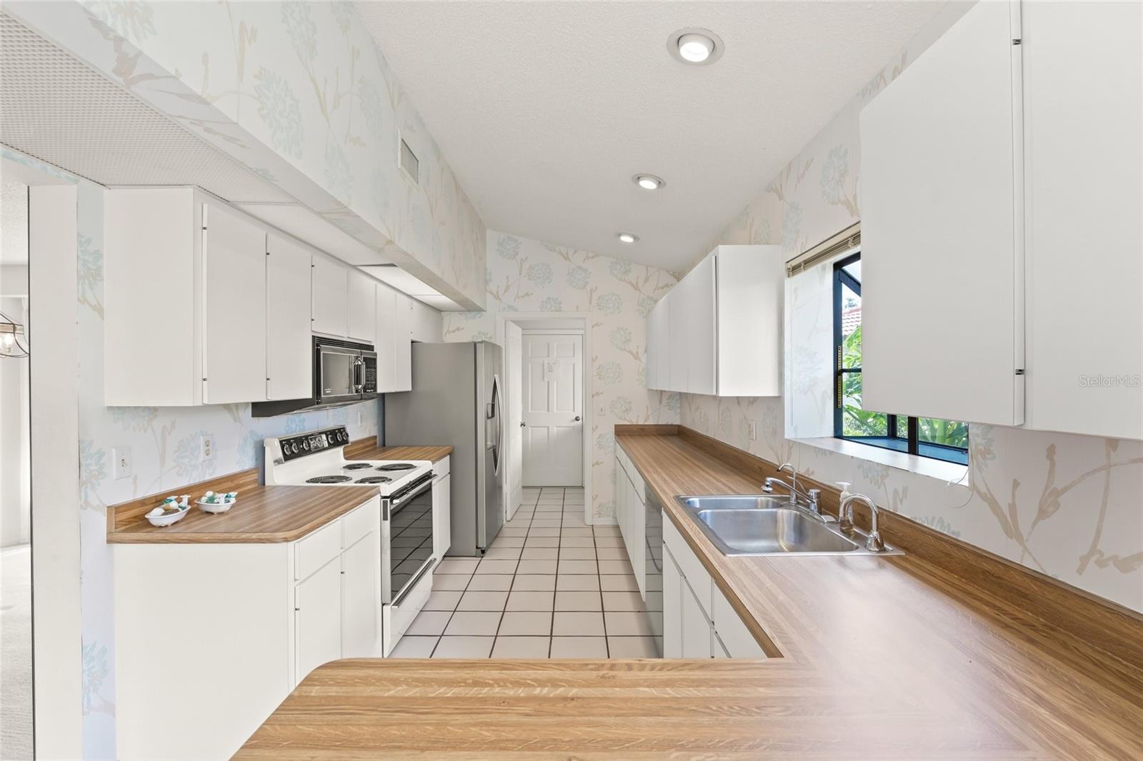 Image 11 of 43 For 7475 Oak Moss Drive 20