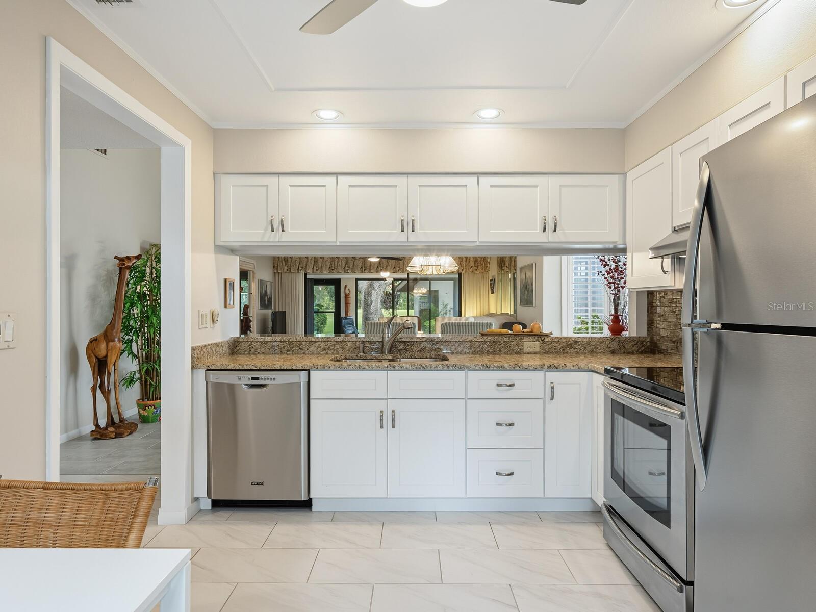 Image 13 of 38 For 5527 Kingsmere  36