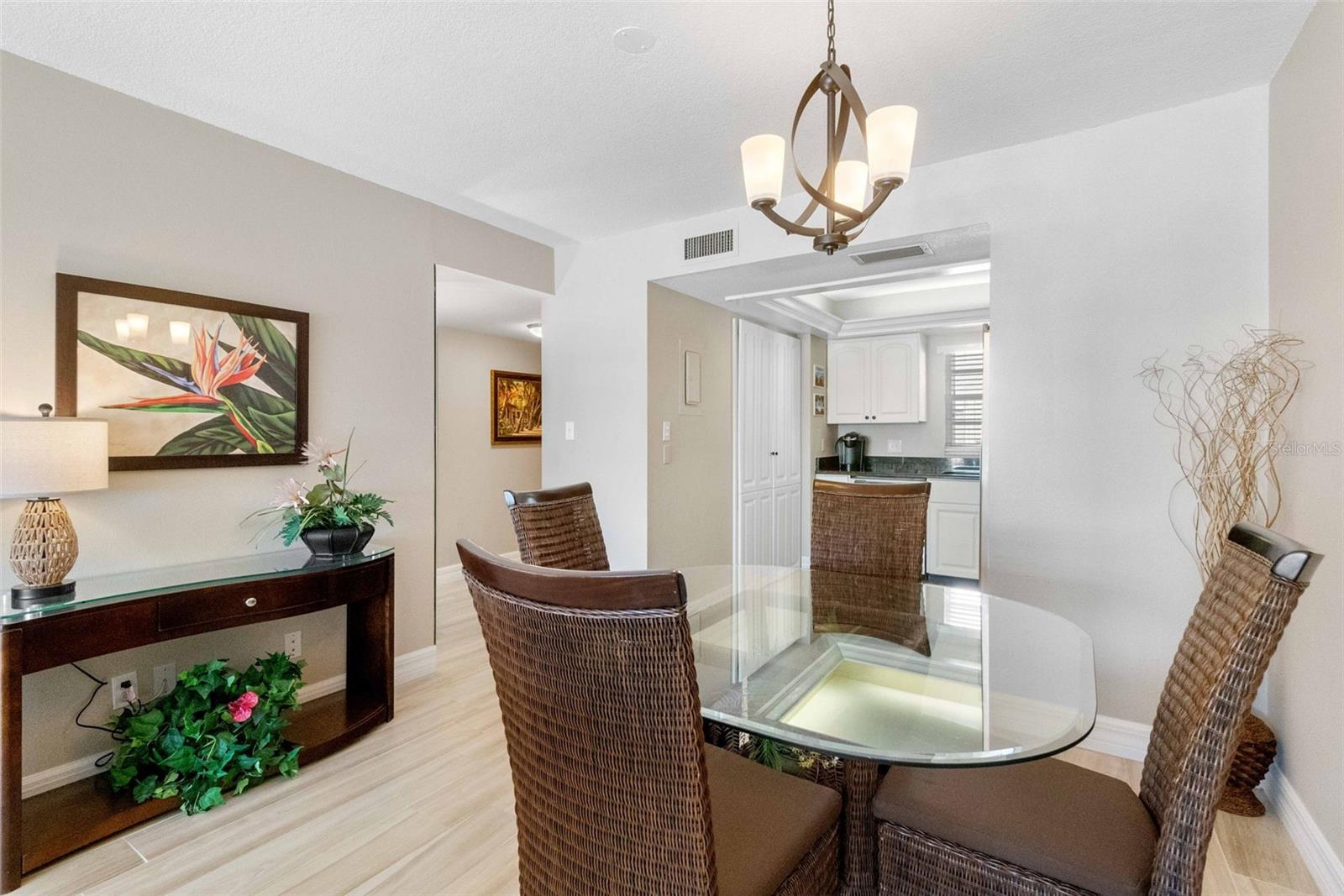 Image 13 of 28 For 5970 Midnight Pass Road 177