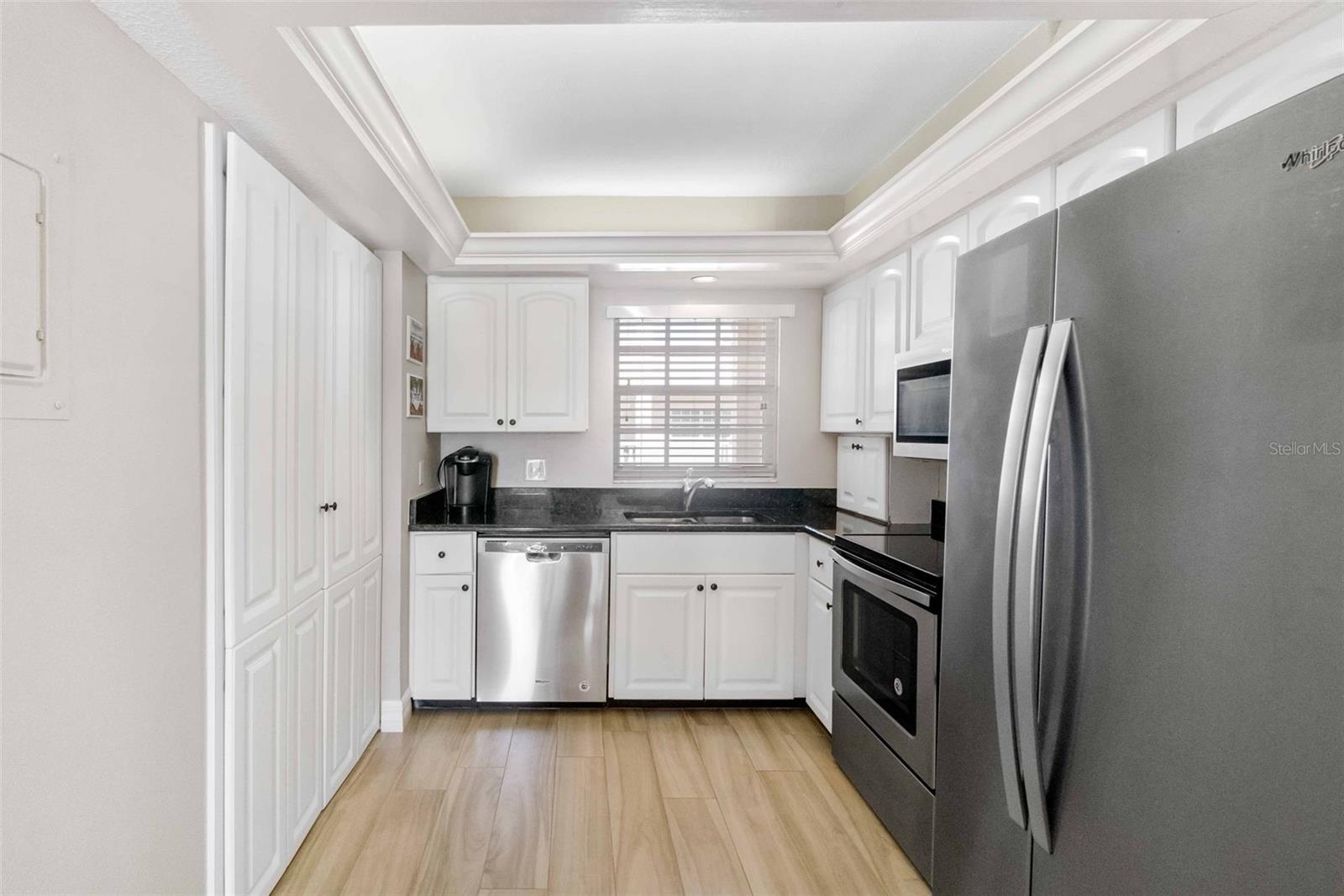 Image 14 of 28 For 5970 Midnight Pass Road 177