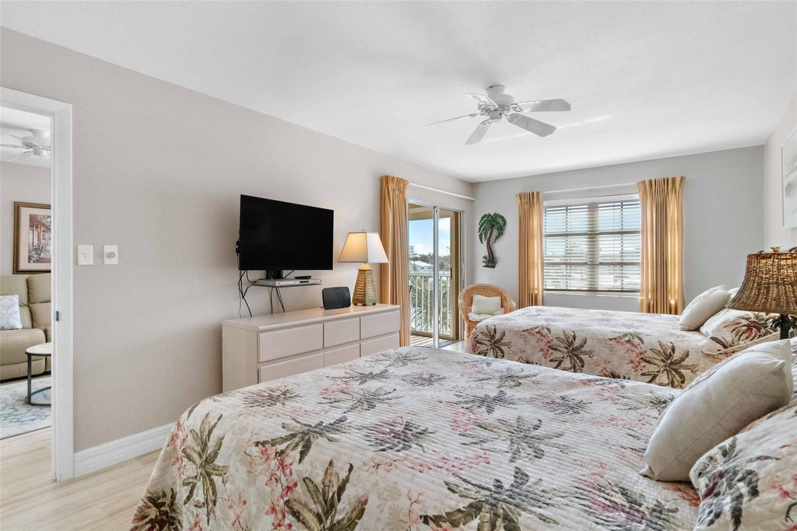 Image 4 of 28 For 5970 Midnight Pass Road 177