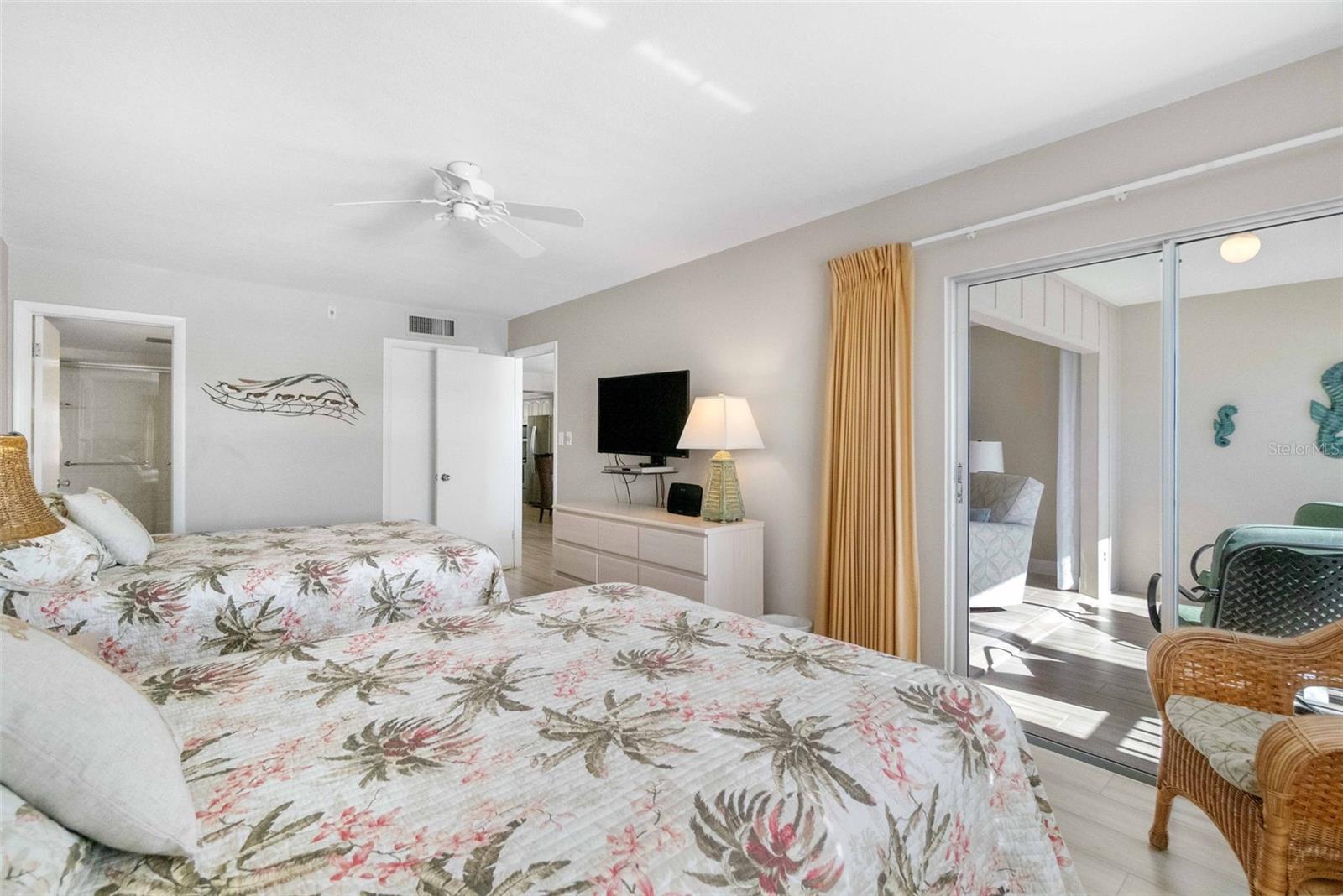 Image 5 of 28 For 5970 Midnight Pass Road 177