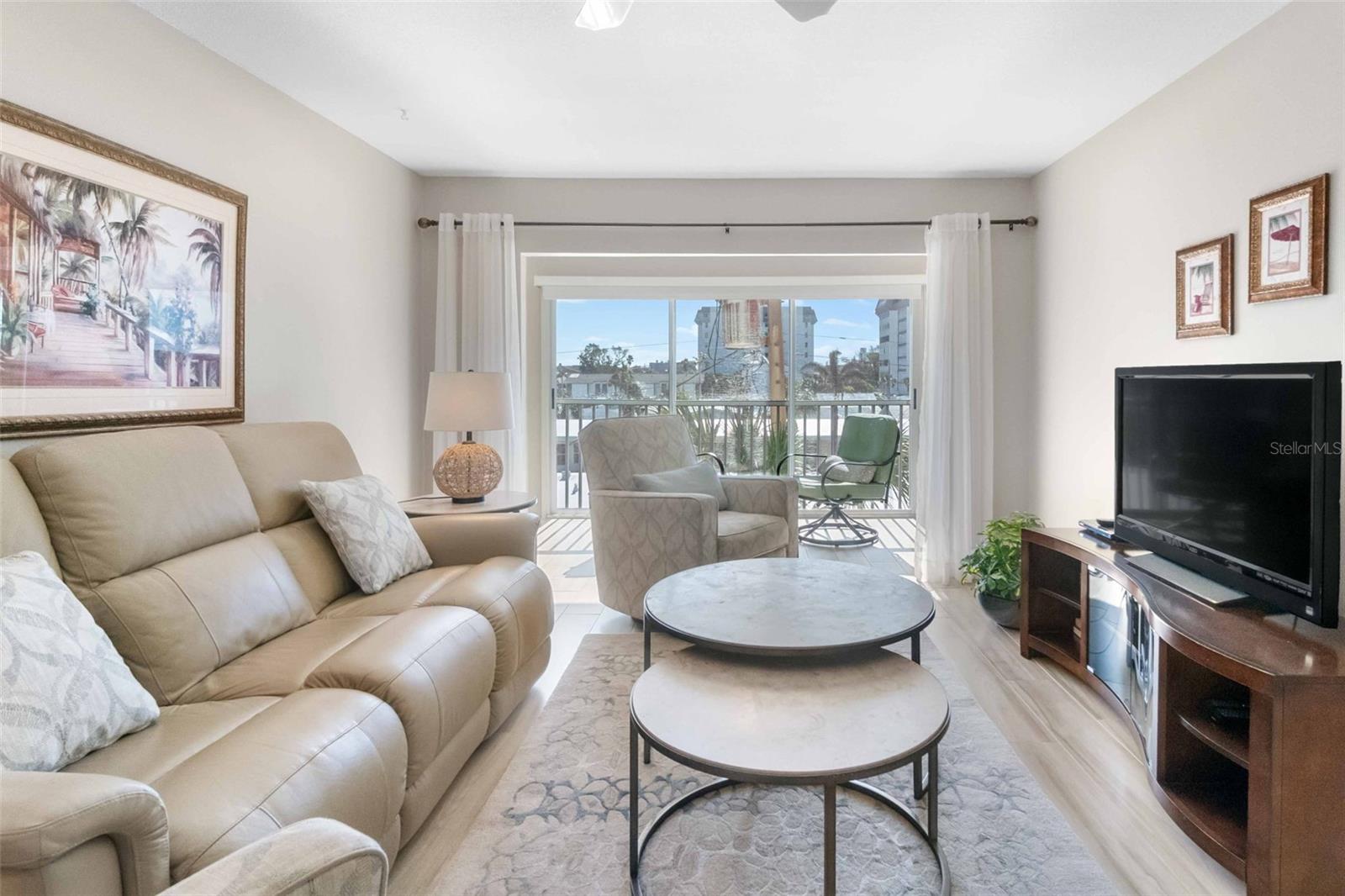 Image 9 of 28 For 5970 Midnight Pass Road 177