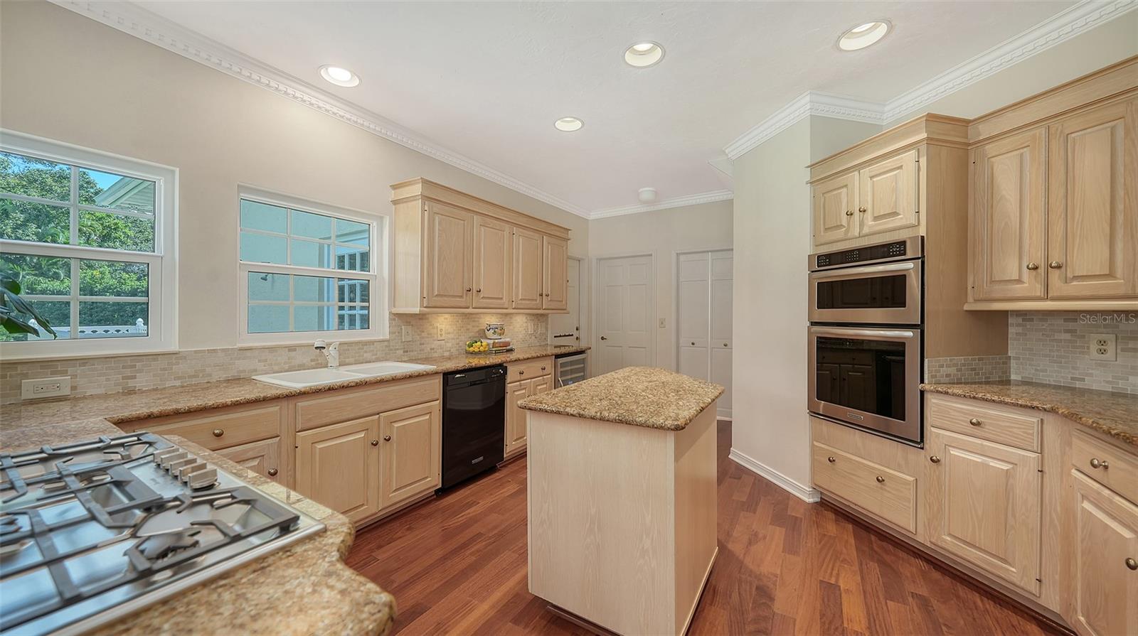 Image 18 of 63 For 7401 Hemlock Lane