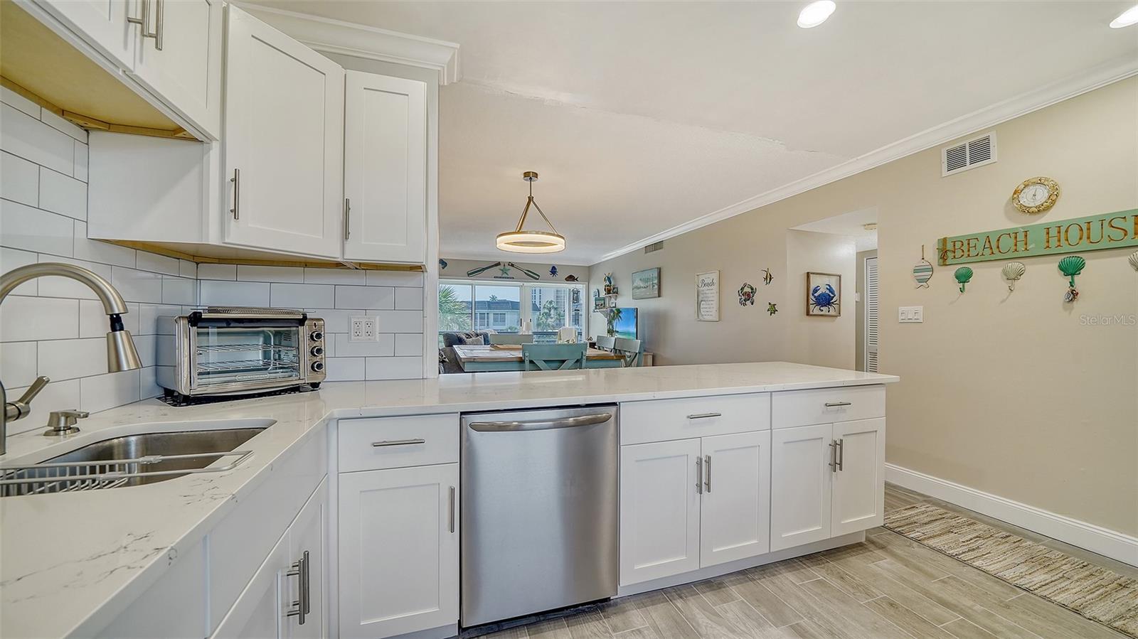 Image 14 of 58 For 4380 Exeter Drive 303
