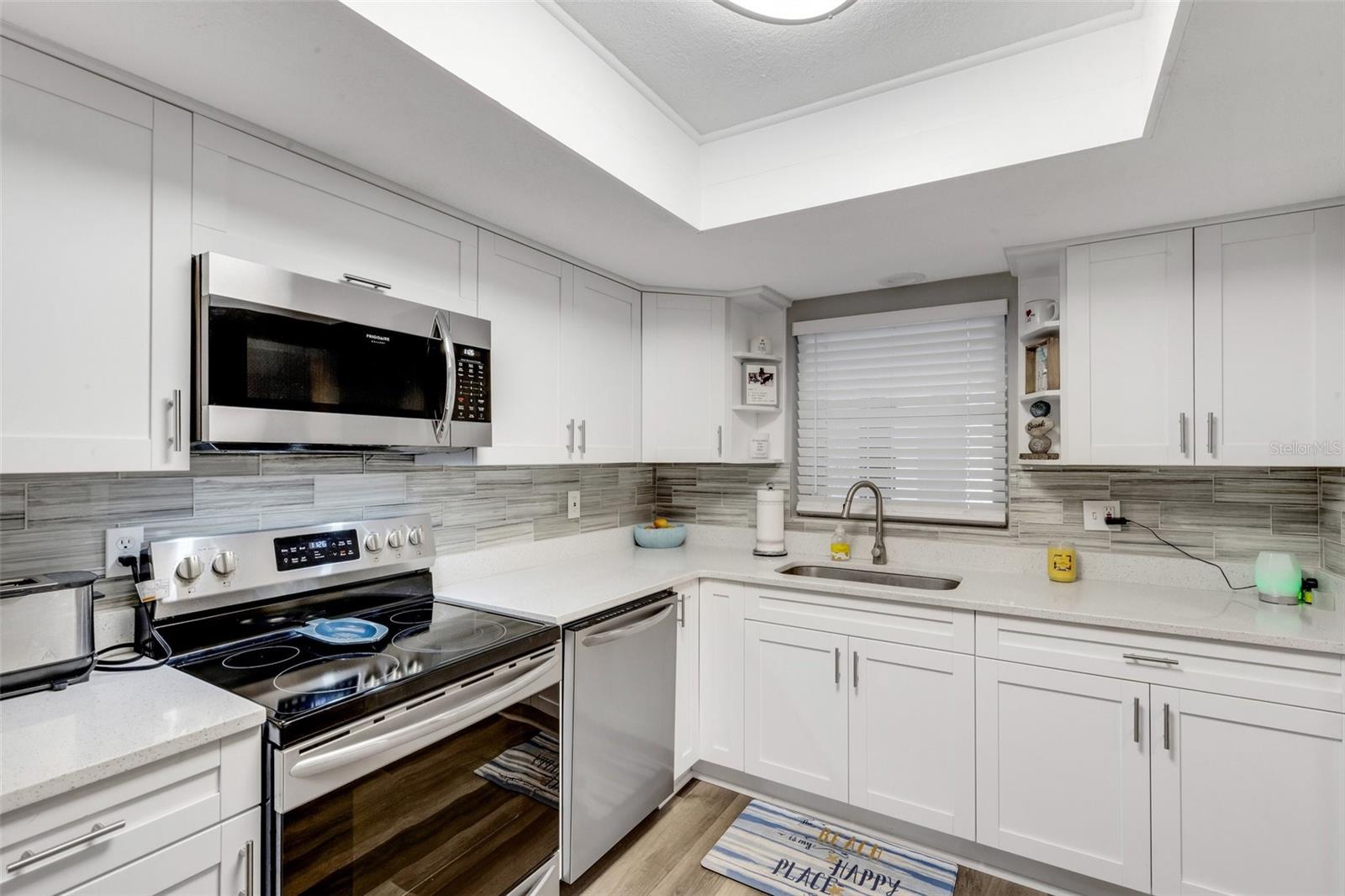 Image 10 of 37 For 3118 Lake Bayshore Drive O216