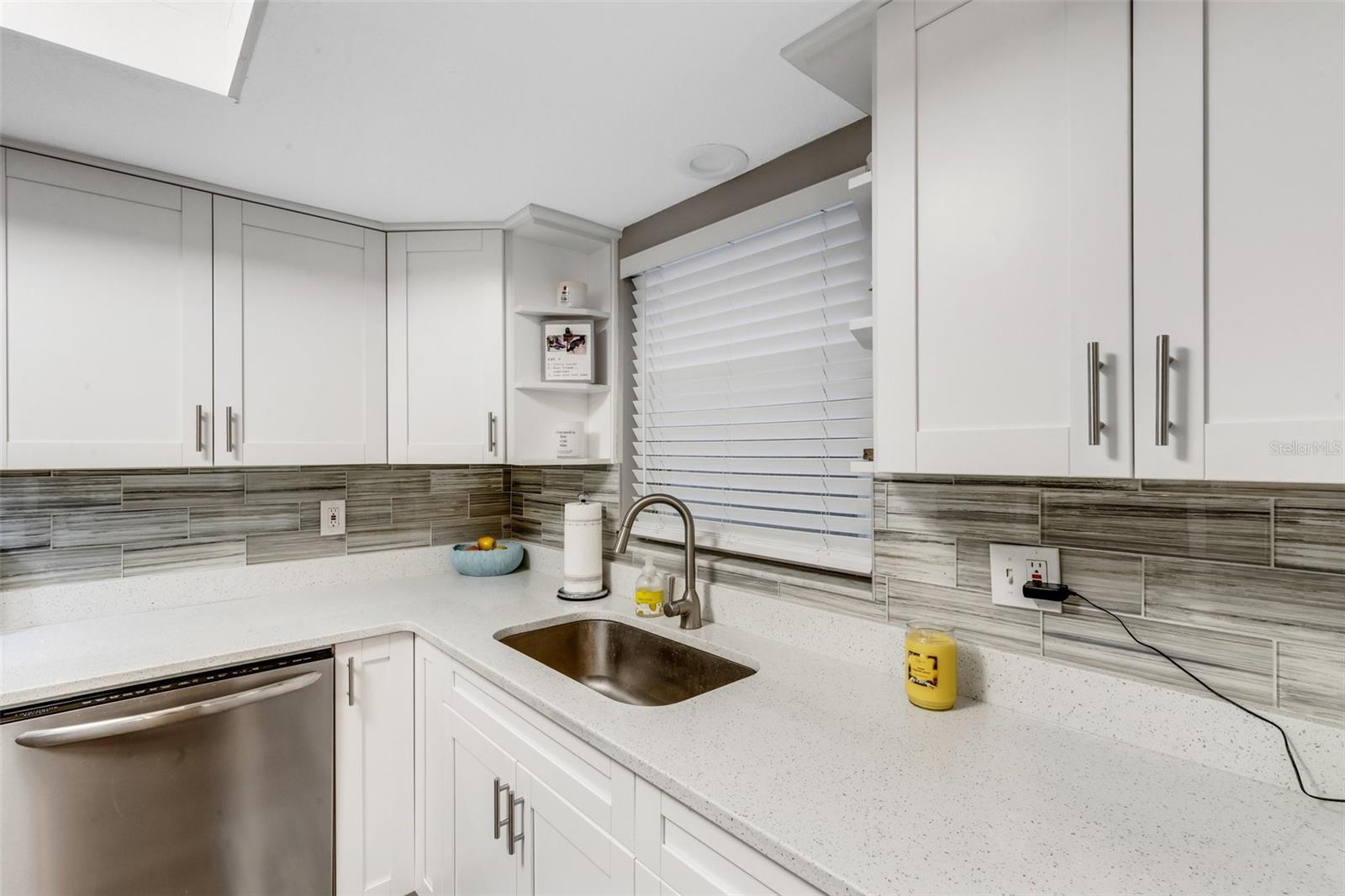Image 13 of 37 For 3118 Lake Bayshore Drive O216