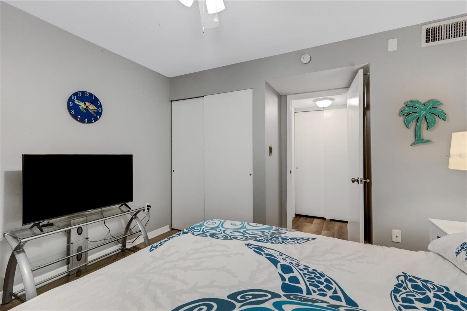 Image 15 of 37 For 3118 Lake Bayshore Drive O216