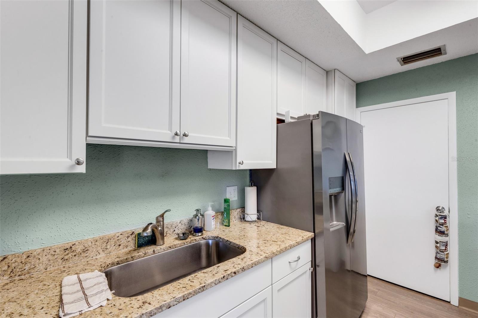 Image 31 of 37 For 3118 Lake Bayshore Drive O216