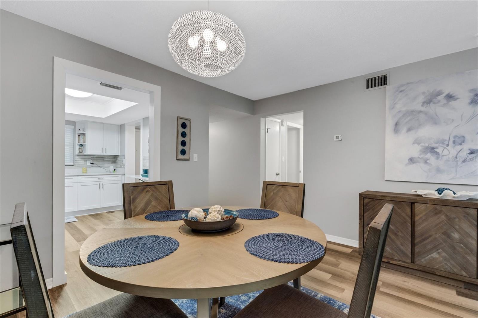 Image 5 of 37 For 3118 Lake Bayshore Drive O216