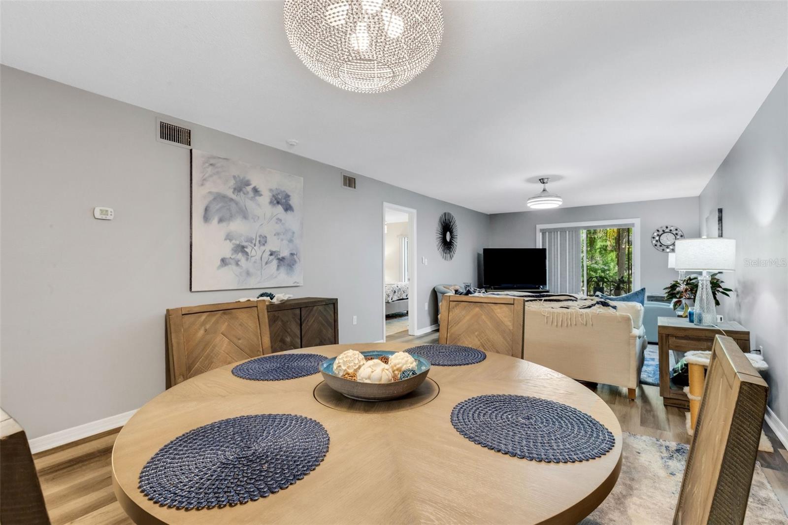 Image 6 of 37 For 3118 Lake Bayshore Drive O216