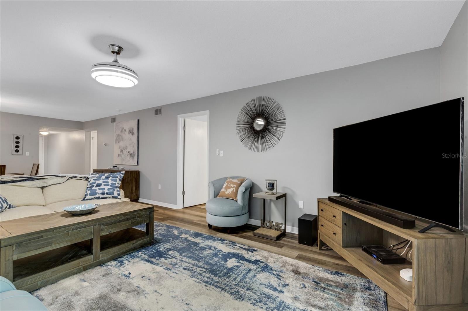 Image 9 of 37 For 3118 Lake Bayshore Drive O216