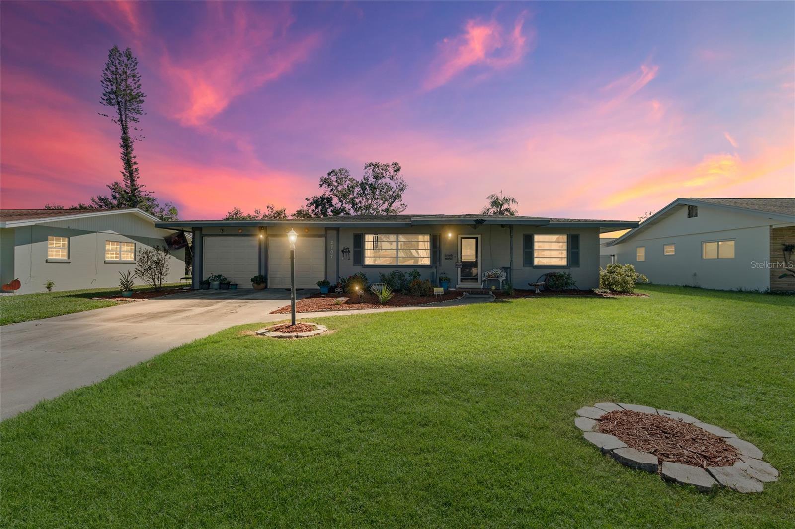 Image 2 of 38 For 2707 27th Avenue Drive W