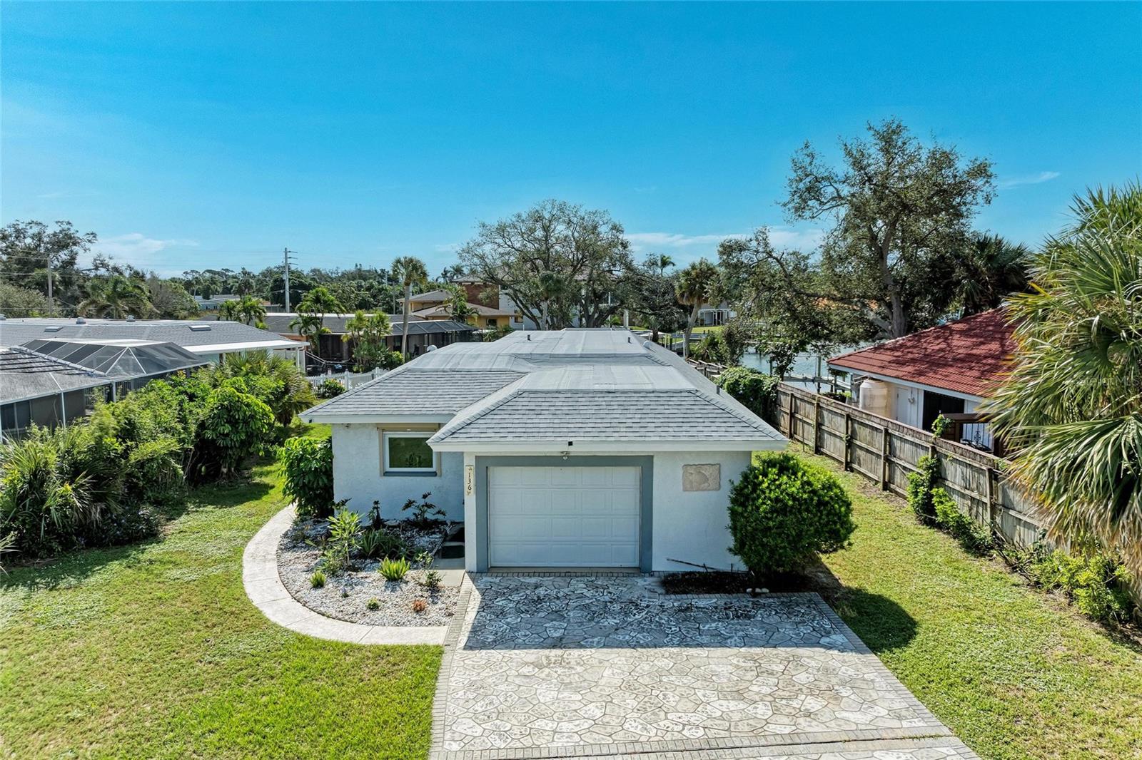 Image 13 of 99 For 136 Bayview Drive