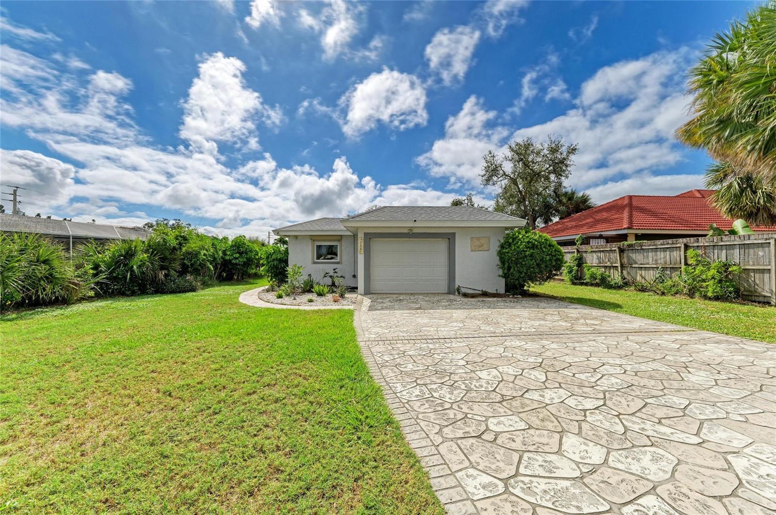 Image 15 of 99 For 136 Bayview Drive