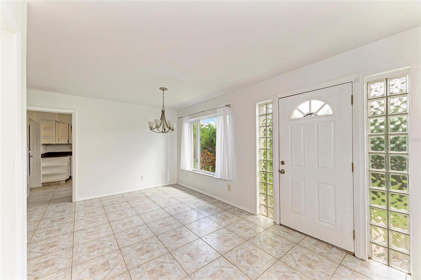 Image 19 of 99 For 136 Bayview Drive