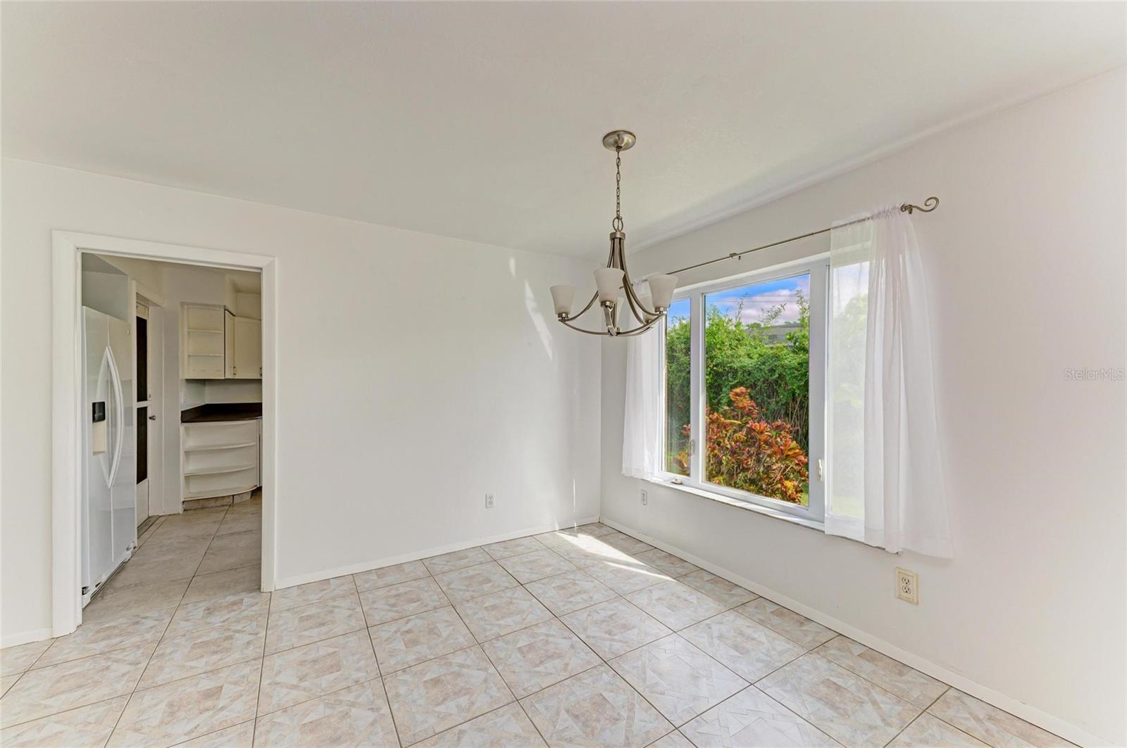 Image 21 of 99 For 136 Bayview Drive