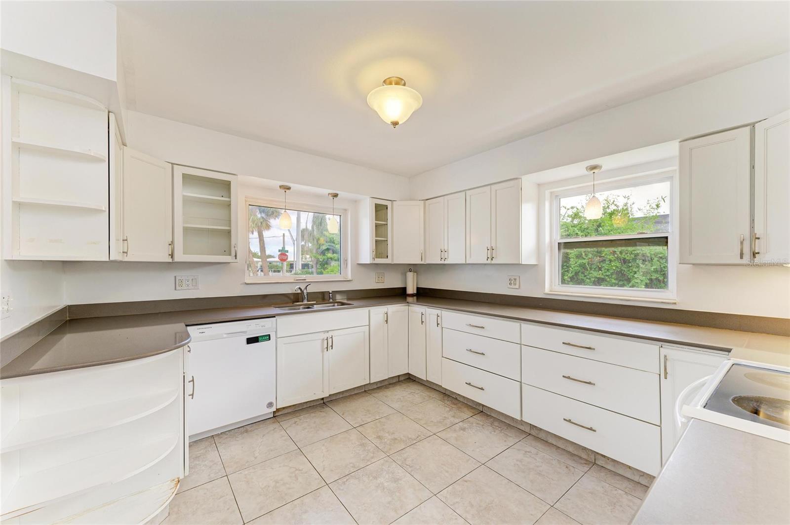 Image 25 of 99 For 136 Bayview Drive