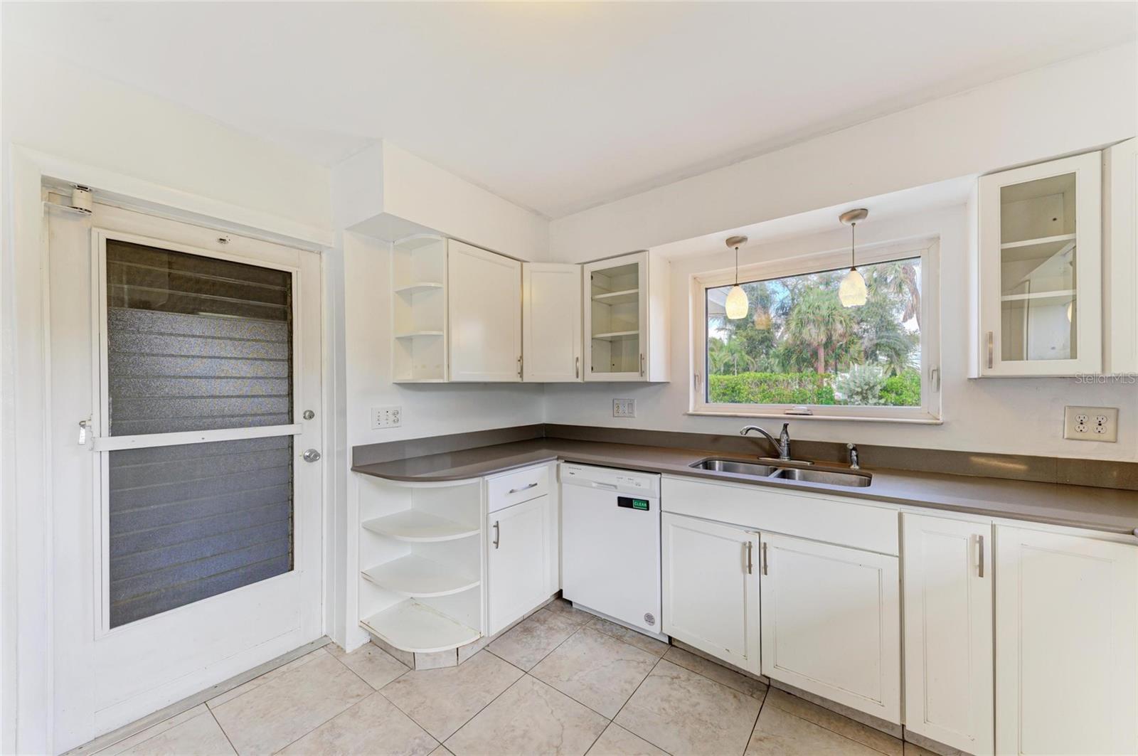 Image 27 of 99 For 136 Bayview Drive