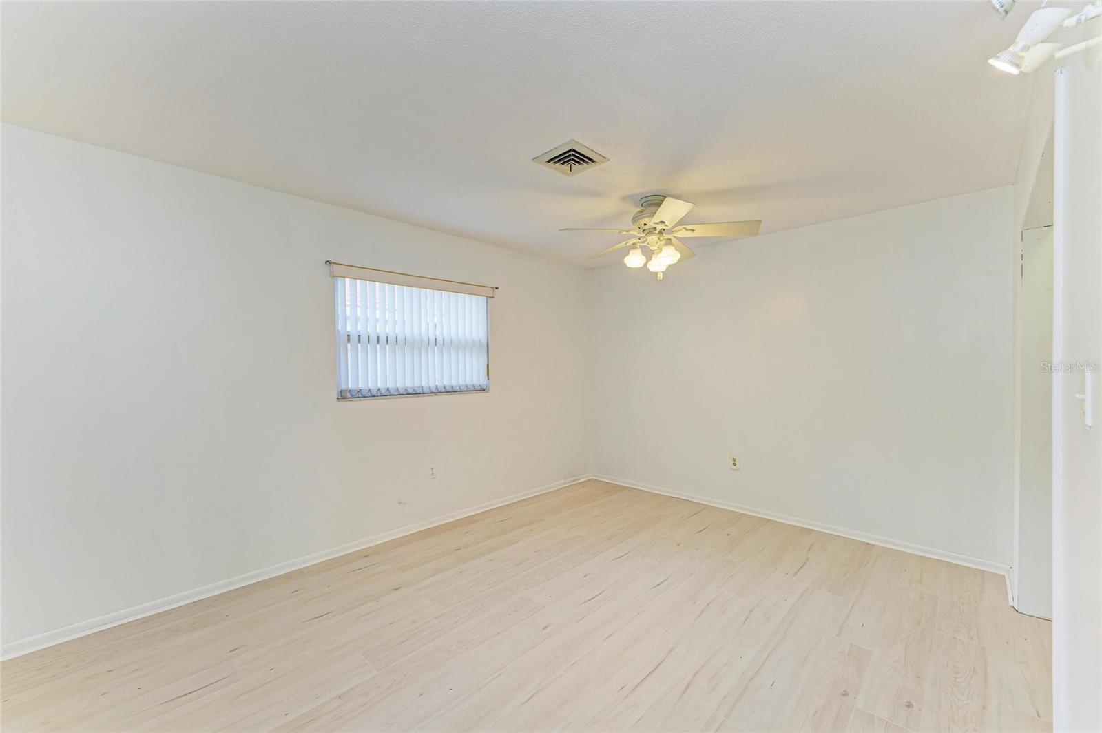 Image 43 of 99 For 136 Bayview Drive