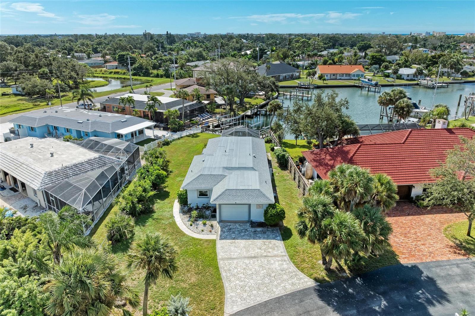 Image 7 of 99 For 136 Bayview Drive