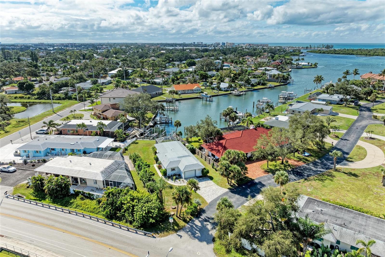 Image 9 of 99 For 136 Bayview Drive