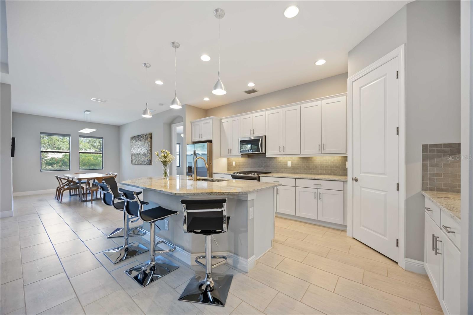 Image 19 of 66 For 10656 Glencorse Terrace