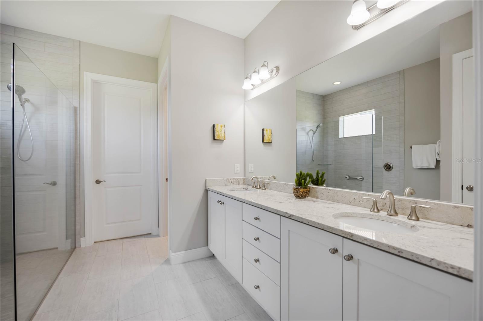 Image 25 of 66 For 10656 Glencorse Terrace