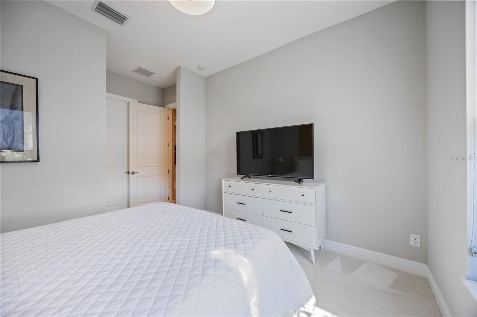 Image 33 of 66 For 10656 Glencorse Terrace