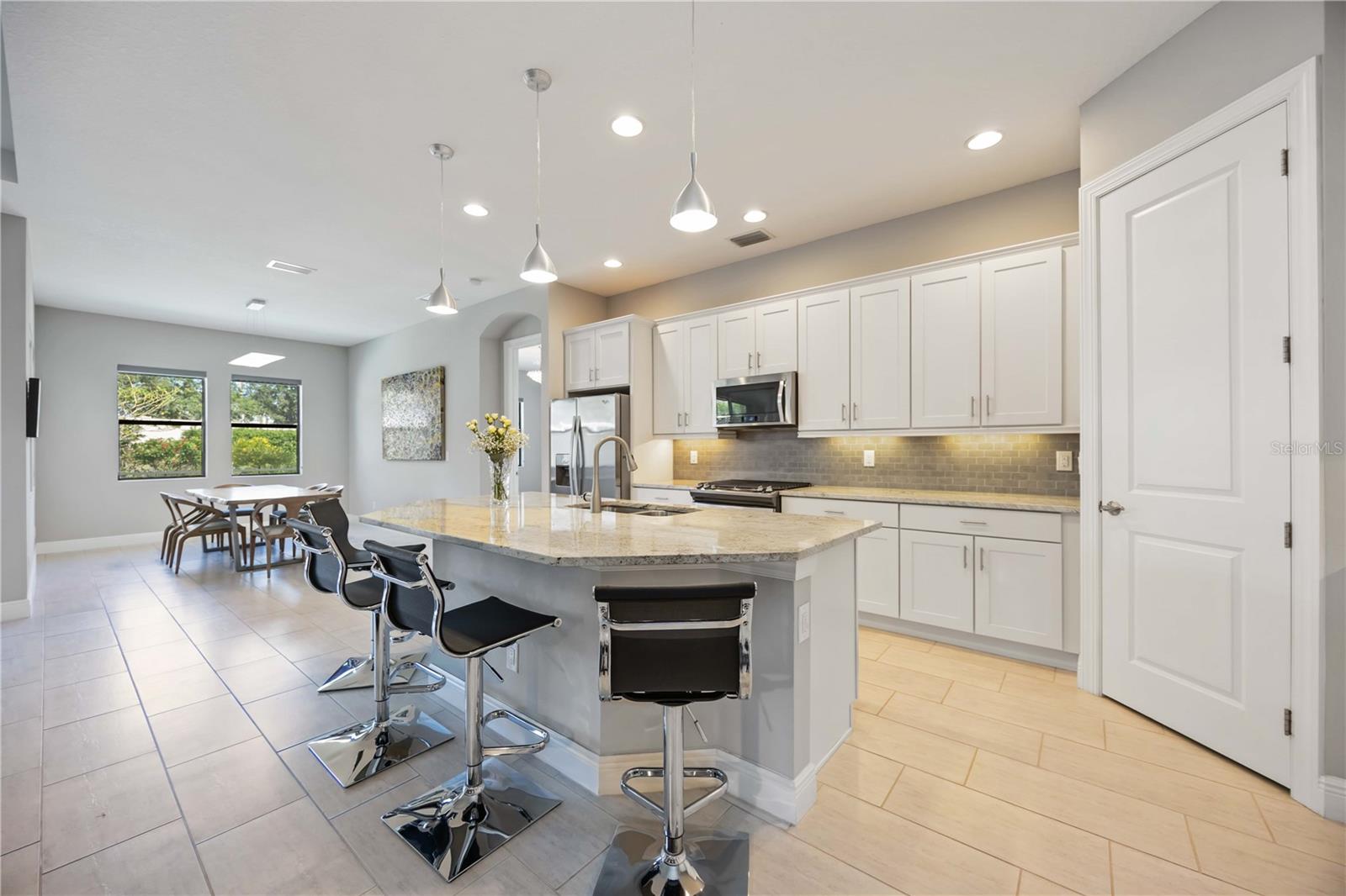 Image 4 of 66 For 10656 Glencorse Terrace