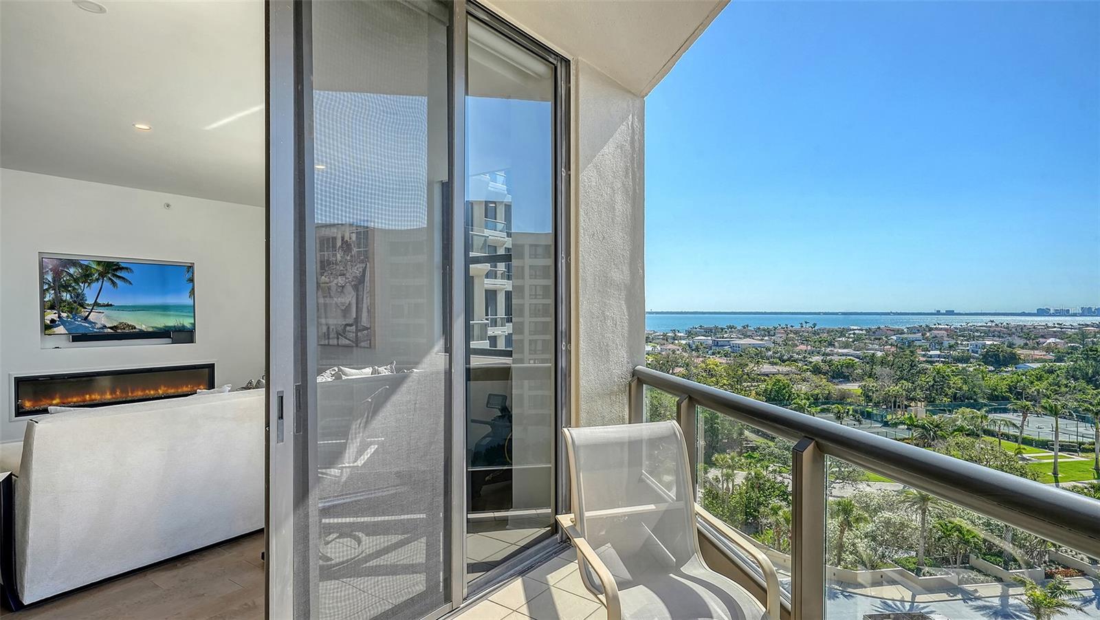 Image 4 of 40 For 1241 Gulf Of Mexico Drive 803