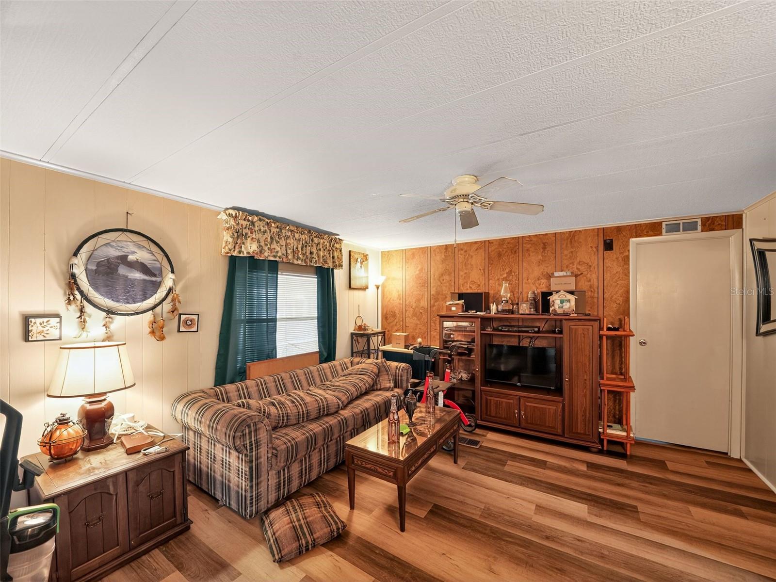 Image 6 of 17 For 358 Caloosa Court
