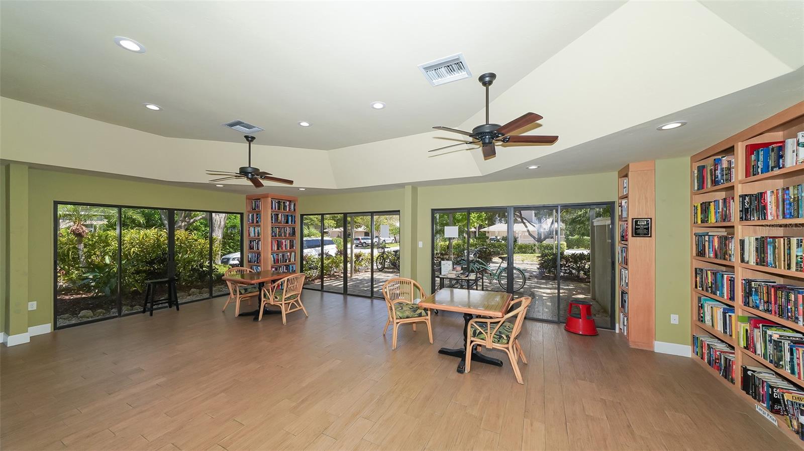 Image 42 of 68 For 1603 Starling Drive 101