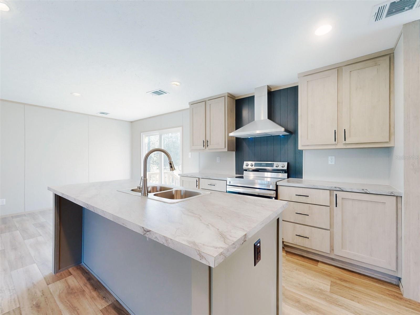 Image 11 of 67 For 660 131 Avenue