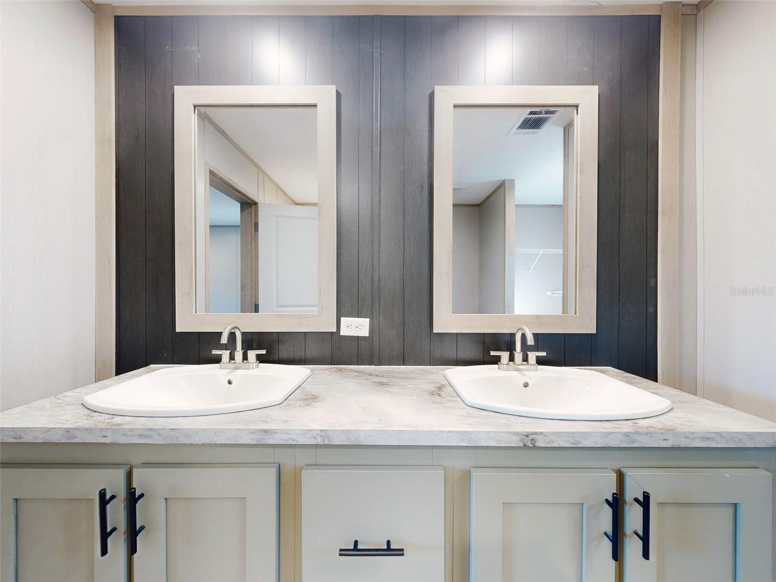 Image 33 of 67 For 660 131 Avenue