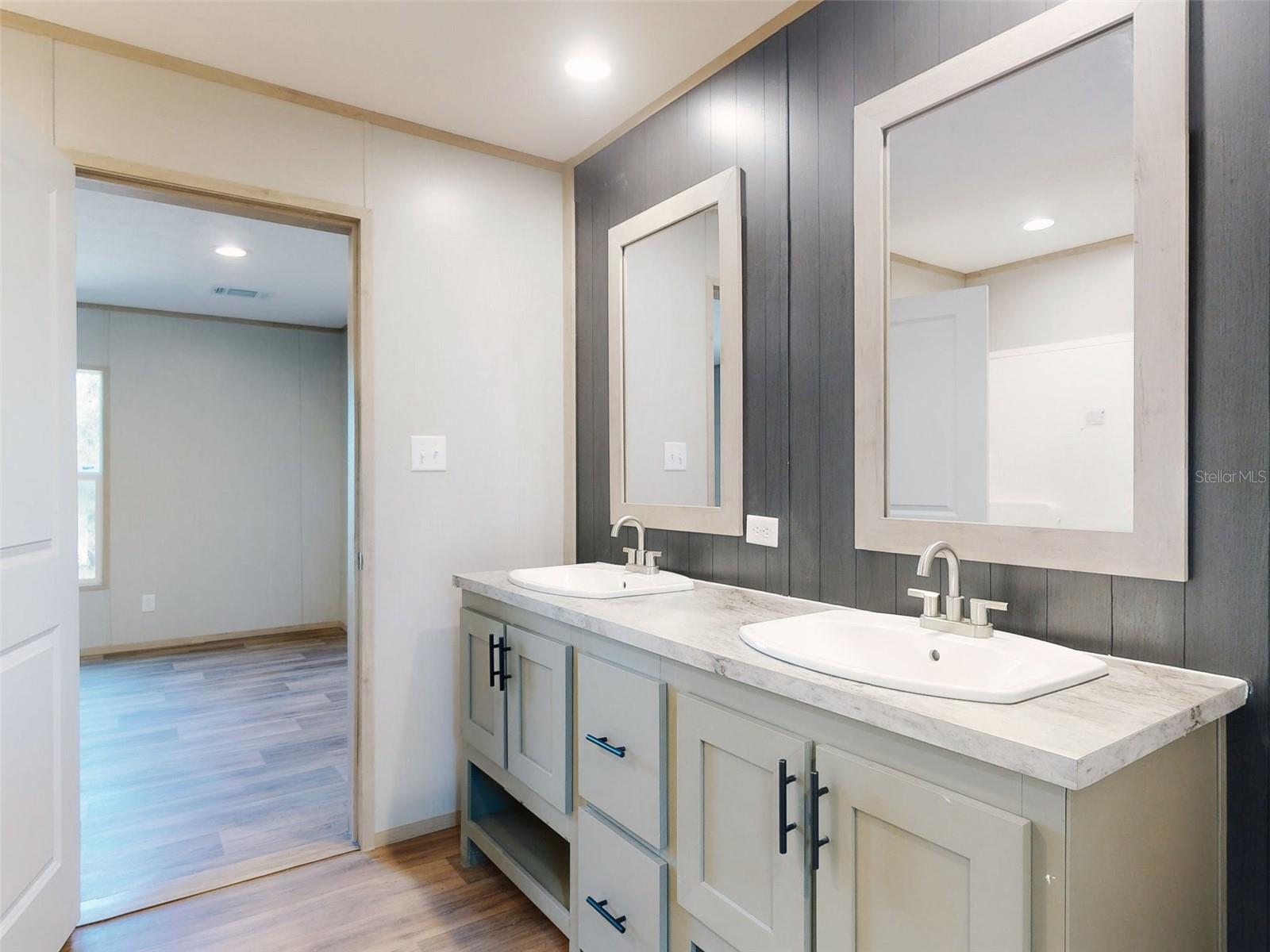 Image 36 of 67 For 660 131 Avenue